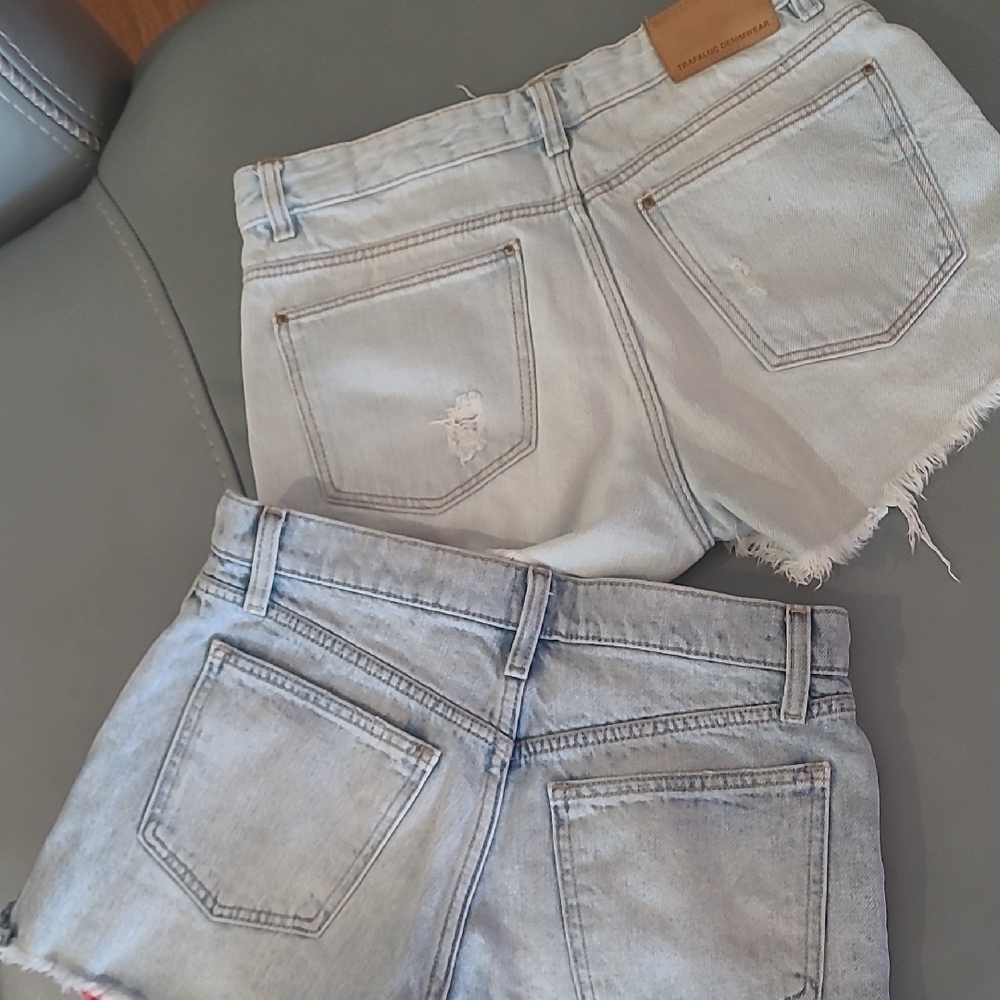 GAP Blue and Red Jean Shorts Distressed Design and Distressed DENIM - Picture 5 of 5